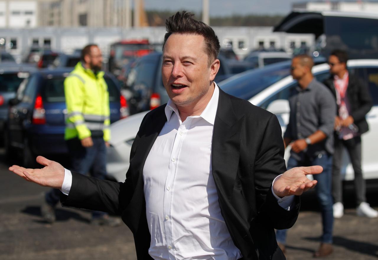 Elon Musk is the world's richest person. Is he giving his money away? | Vox